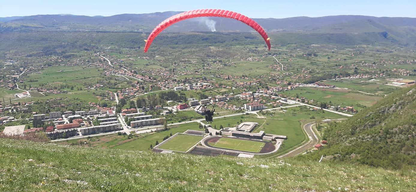 Drvar Zbog Lo Ih Vremenskih Uslova Odgo Eno Takmi Enje U Paraglajdingu