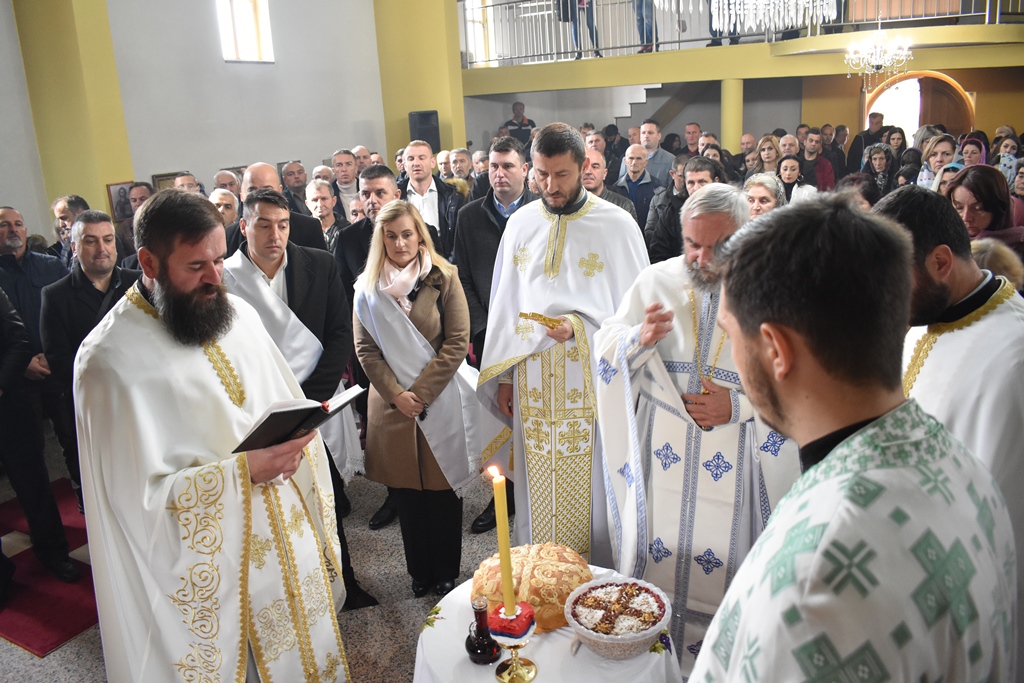 Mrkonjić Grad Obilježena slava hrama i služen parastos u Podbrdu