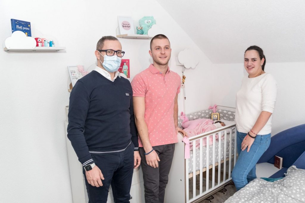 Tomaš i prvorođena beba