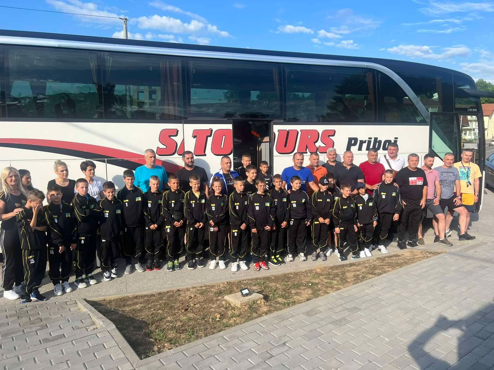 Mladi fudbaleri iz Priboja i Lopara otputovali na međunarodni fudbalski turnir u Salcburg