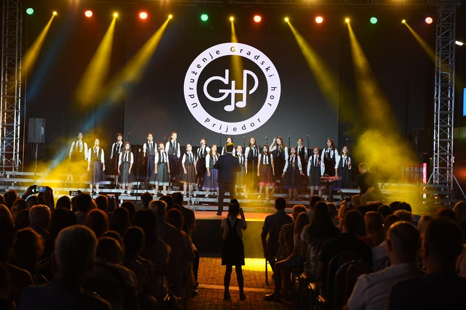 Prijedor: Gradski hor održao spektakularni koncert na trgu