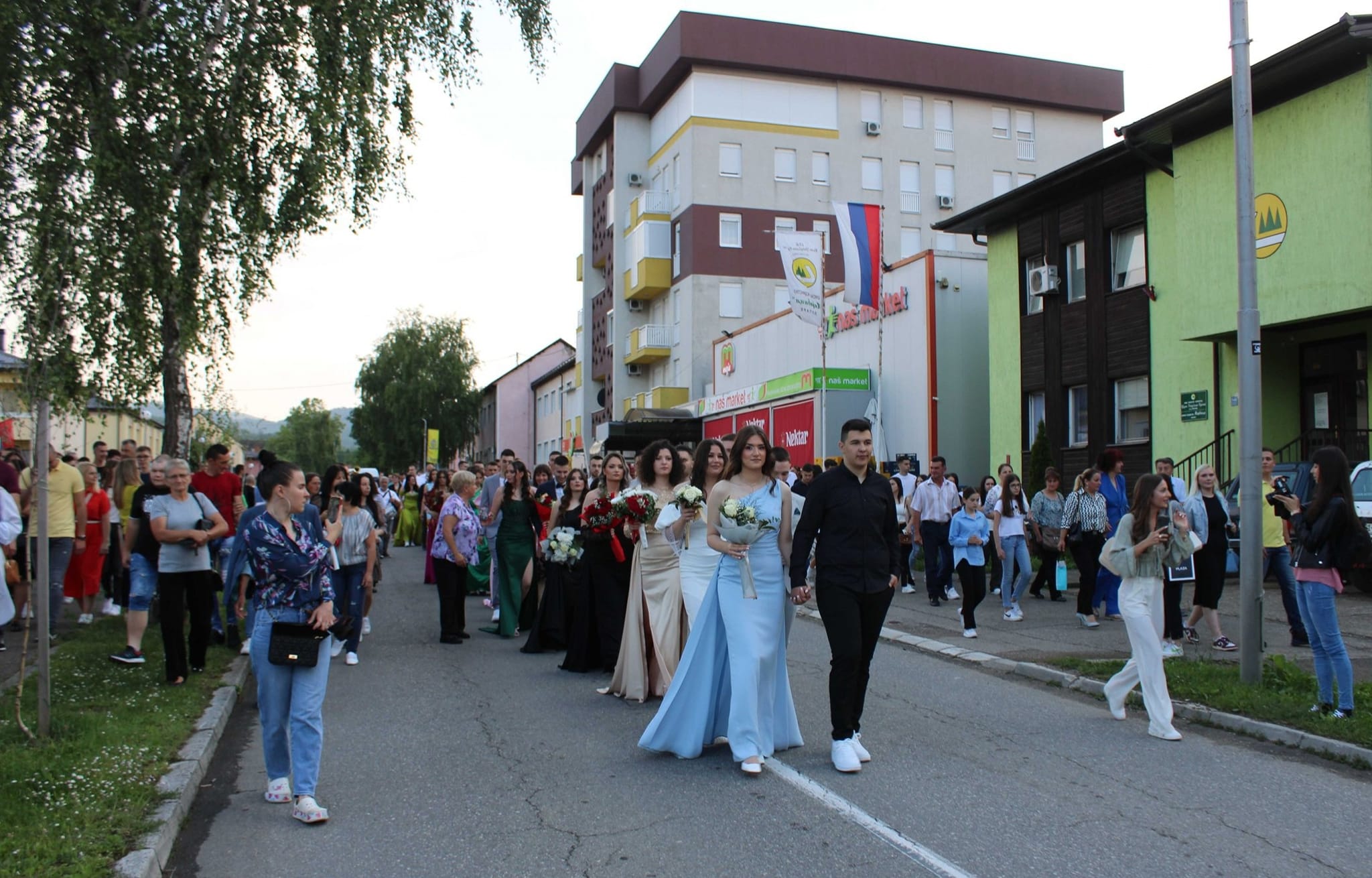 Lopare: Maturanti Srednjoškolskog centra defileom obilježili kraj školske godine