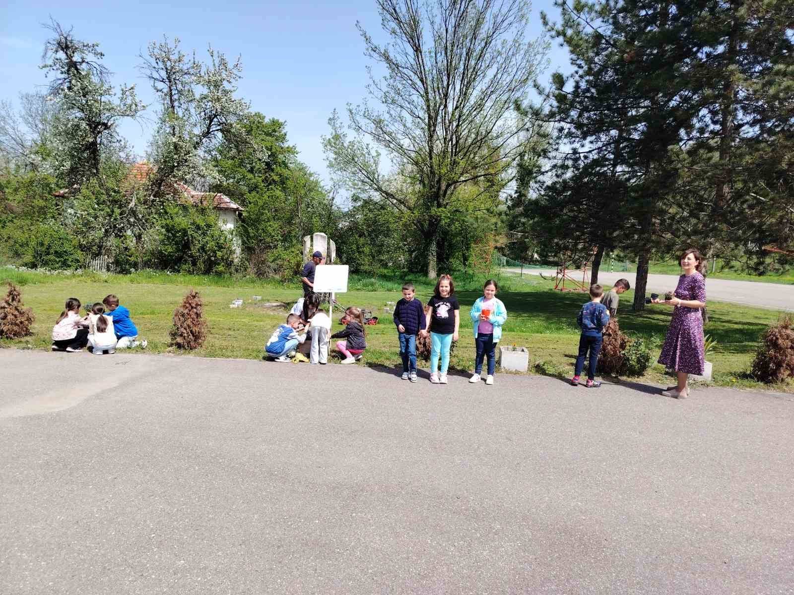 Lopare: Učenici i zaposleni u obrazovnim ustanovama lokalne zajednice obilježili Dan planete Zemlje