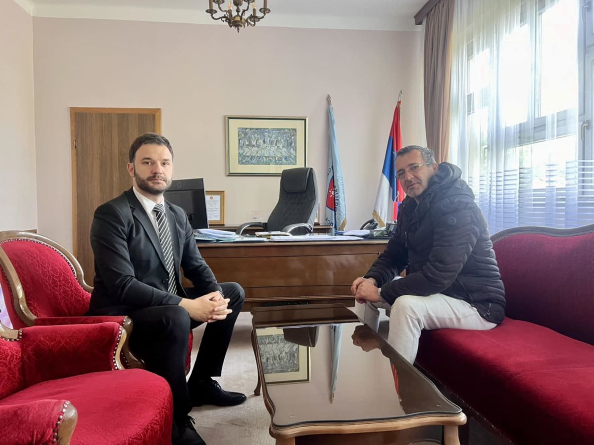 Mladen Branković obustavio protest ispred zgrade Gradske uprave